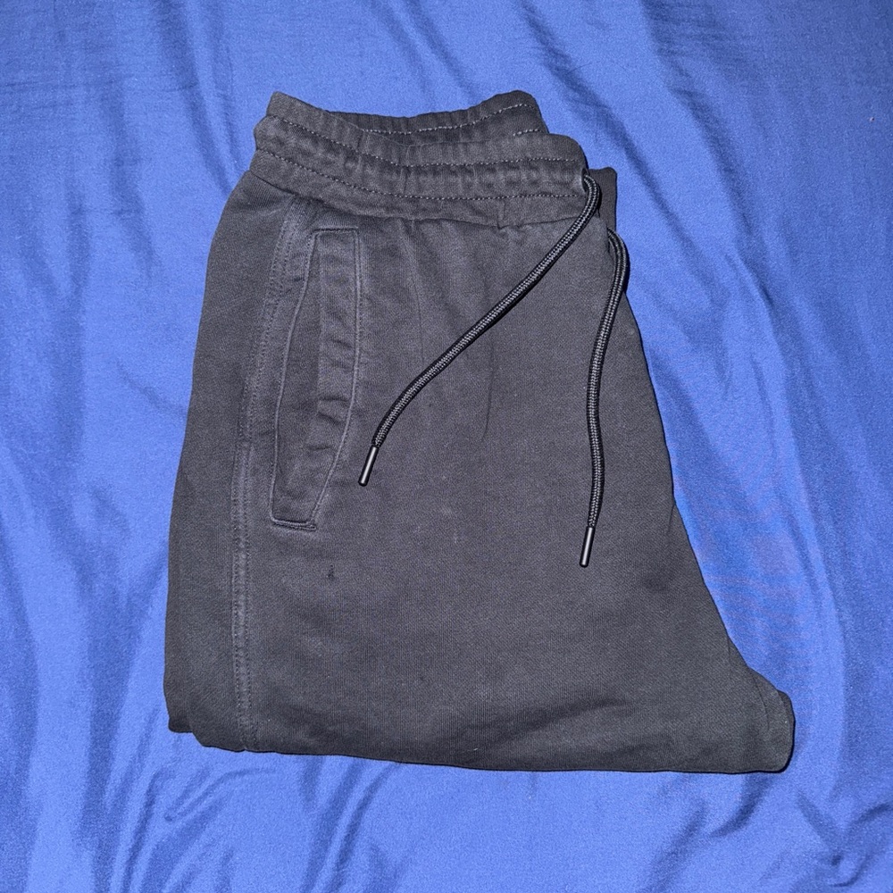 Black gymshark sweatpant joggers